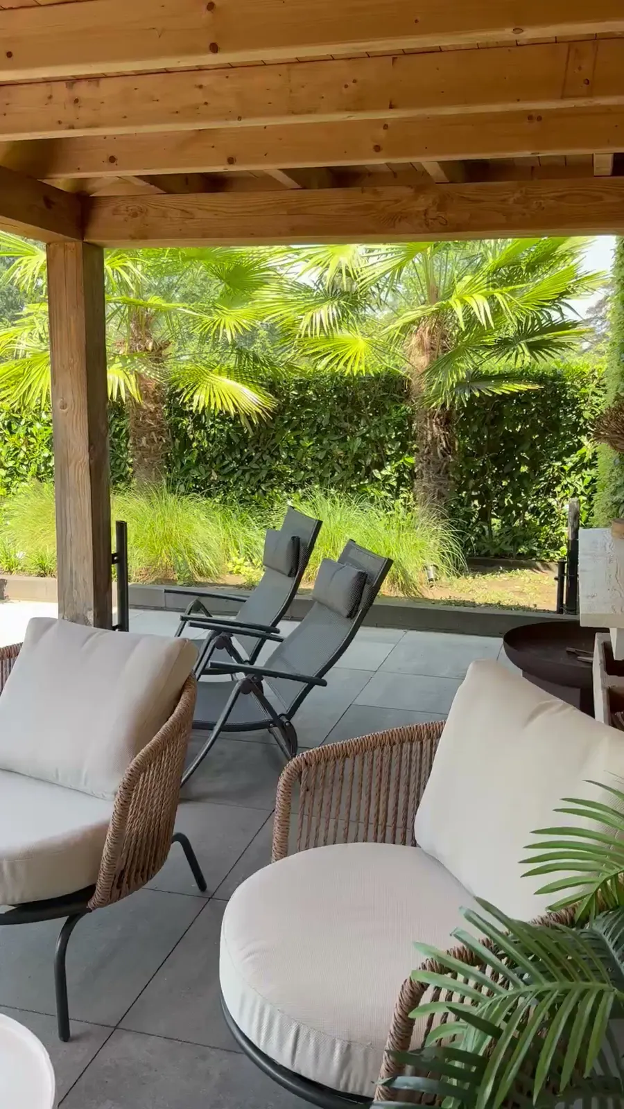 Overkapping met loungeset