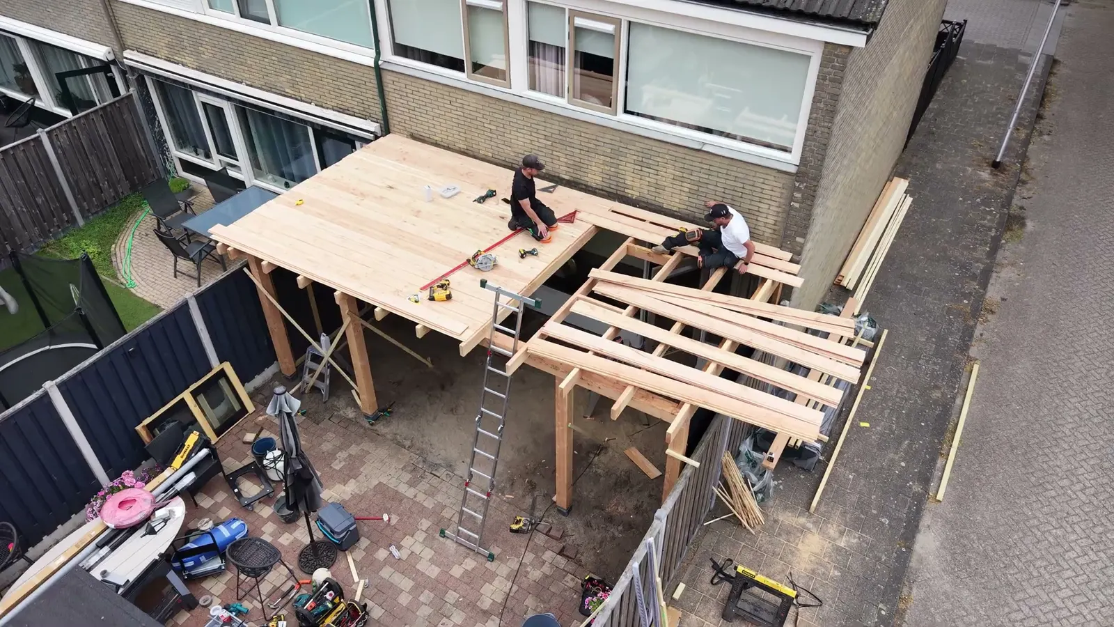 Overkapping in aanbouw